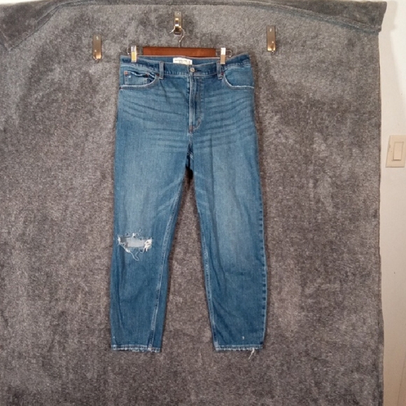 Abercrombie & Fitch The Mom High Rise Distressed Straight Leg Womens 12/31 - Picture 1 of 9